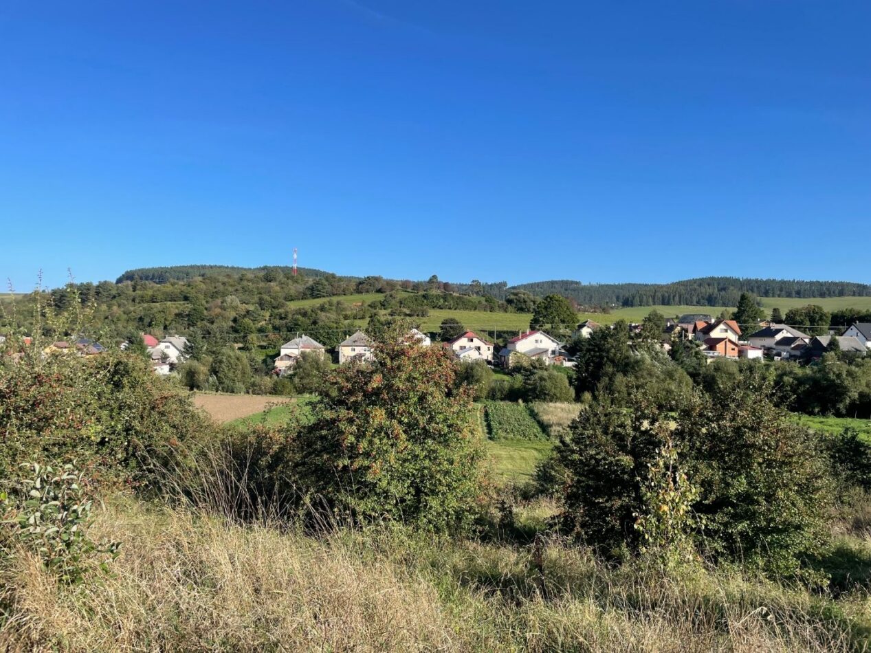 Pozemok na rodinný dom v obci Vlková s krásnym výhľadom a v blízkosti THERMAL PARK VRBOV