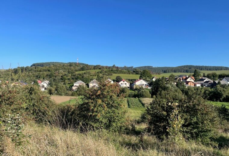 Pozemok na rodinný dom v obci Vlková s krásnym výhľadom a v blízkosti THERMAL PARK VRBOV