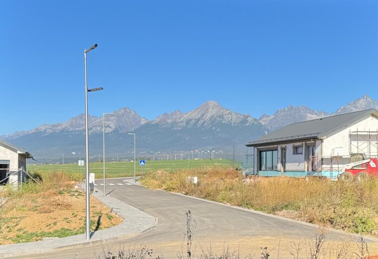 STAVAŤ MÔŽETE IHNEĎ! Pozemok 820 m² so sieťami a stavebným povolením – Mlynica